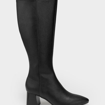 Eliel in Black