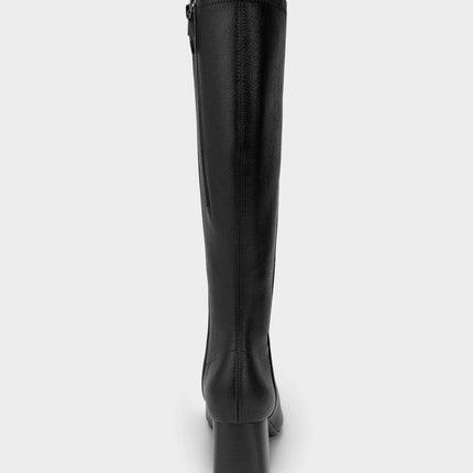 Eliel in Black